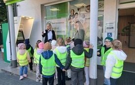 Galeria aktualności Odwiedziny grupy Misie w Banku Gospodarczym 10