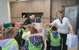 Galeria aktualności Odwiedziny grupy Misie w Banku Gospodarczym 11