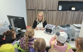 Galeria aktualności Odwiedziny grupy Misie w Banku Gospodarczym 15